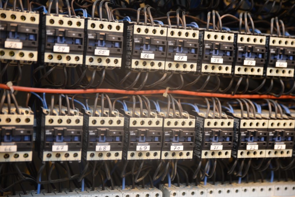 Kristian Solberg var svært tidlig ute med å montere CO2-slokking i koblingsskapene